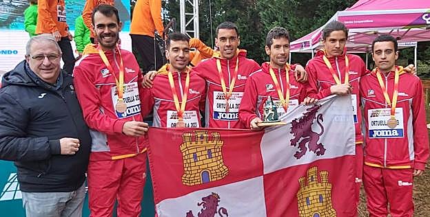 Imagen principal - Atletismo: La selección de Castilla y León se proclama campeona de España de campo a través