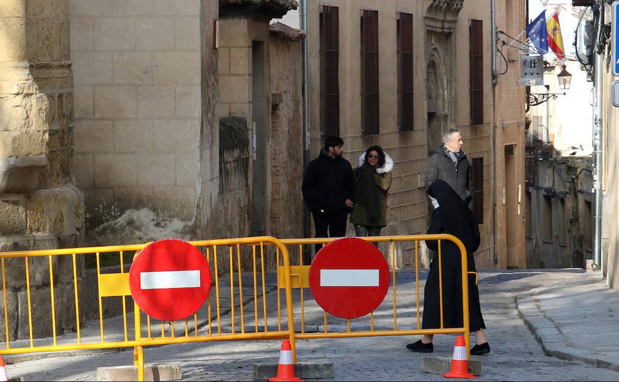 Calle Daoiz, cortada por obras. 