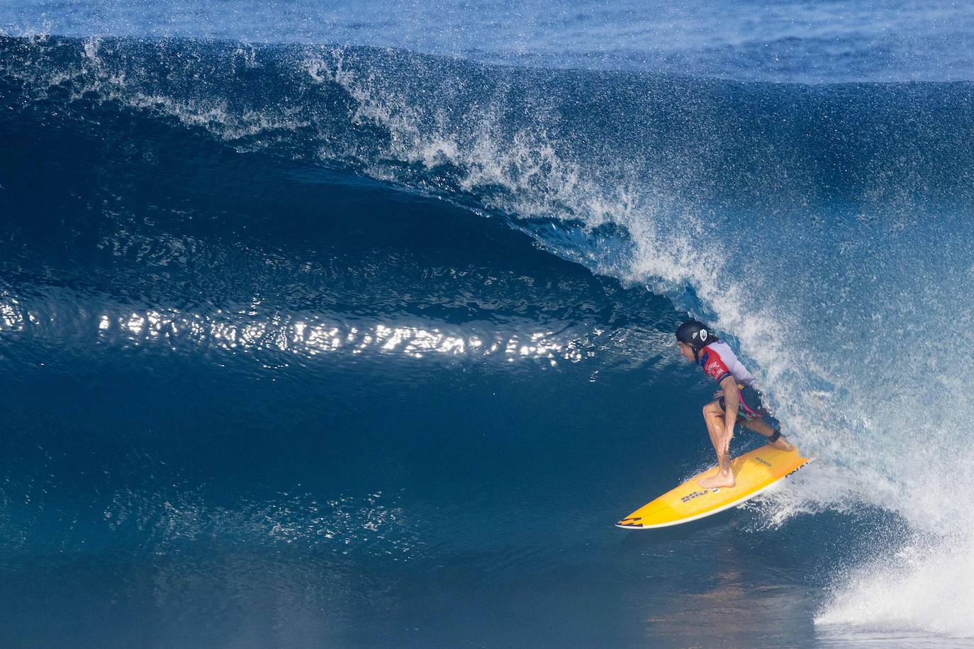 Fotos: Las espectaculares imágenes de los surfistas durante la Billabong Pipeline de Hawaii