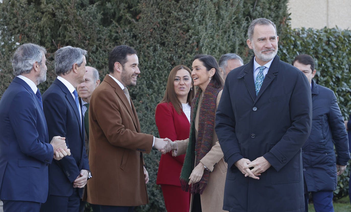 Fotos: El Rey Felipe VI conoce la innovadora planta de Gestamp en Palencia