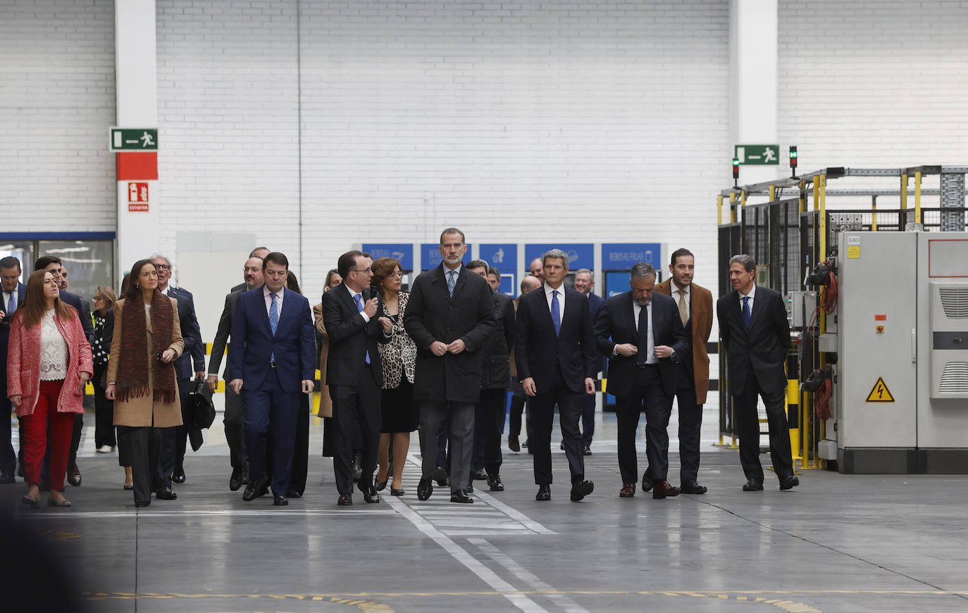 Fotos: El Rey Felipe VI conoce la innovadora planta de Gestamp en Palencia