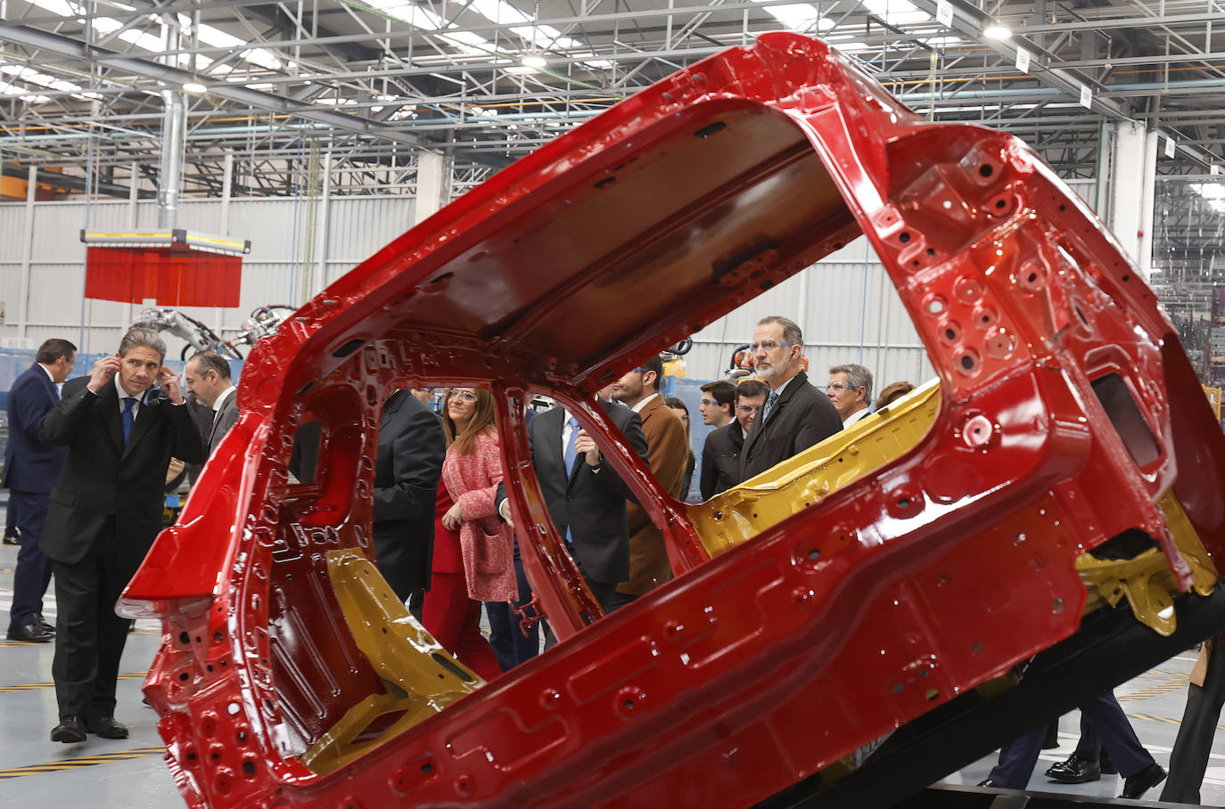 Fotos: El Rey Felipe VI conoce la innovadora planta de Gestamp en Palencia