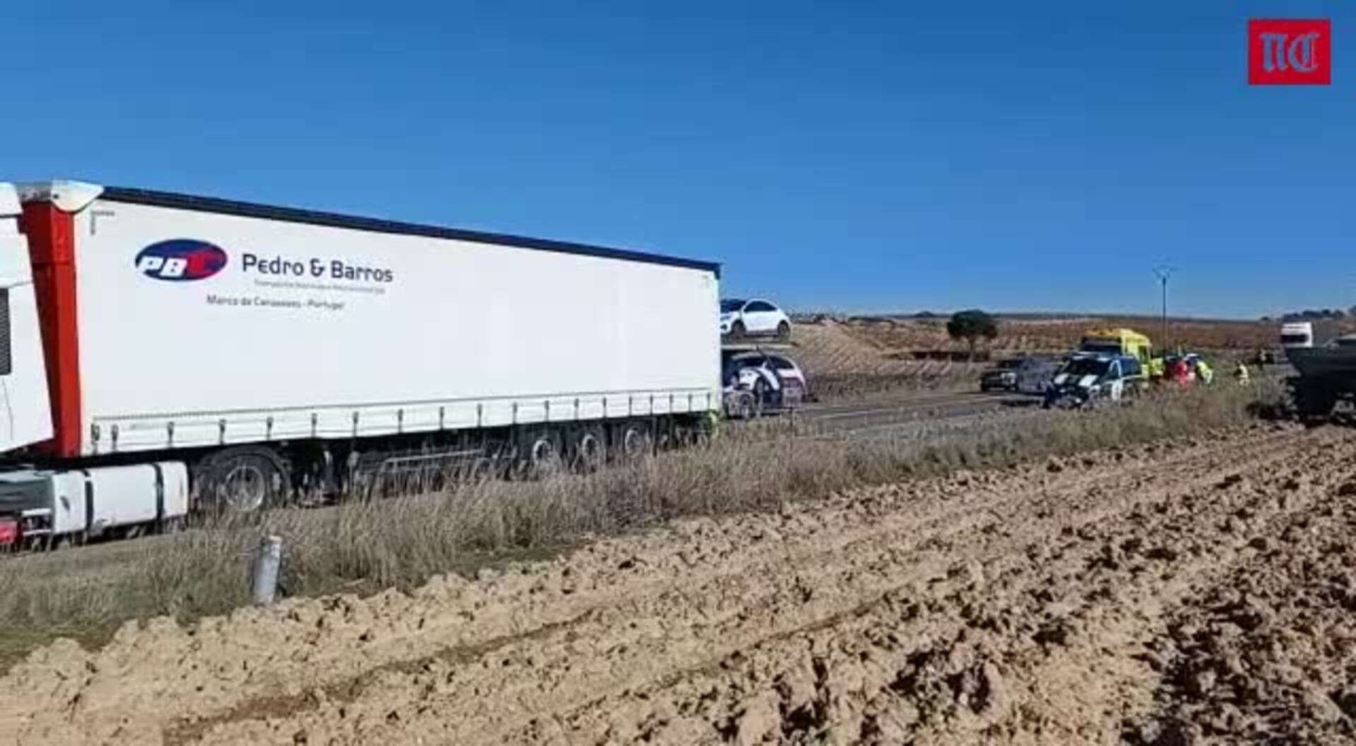 Accidente en la N-122 entre un camión y un tractor