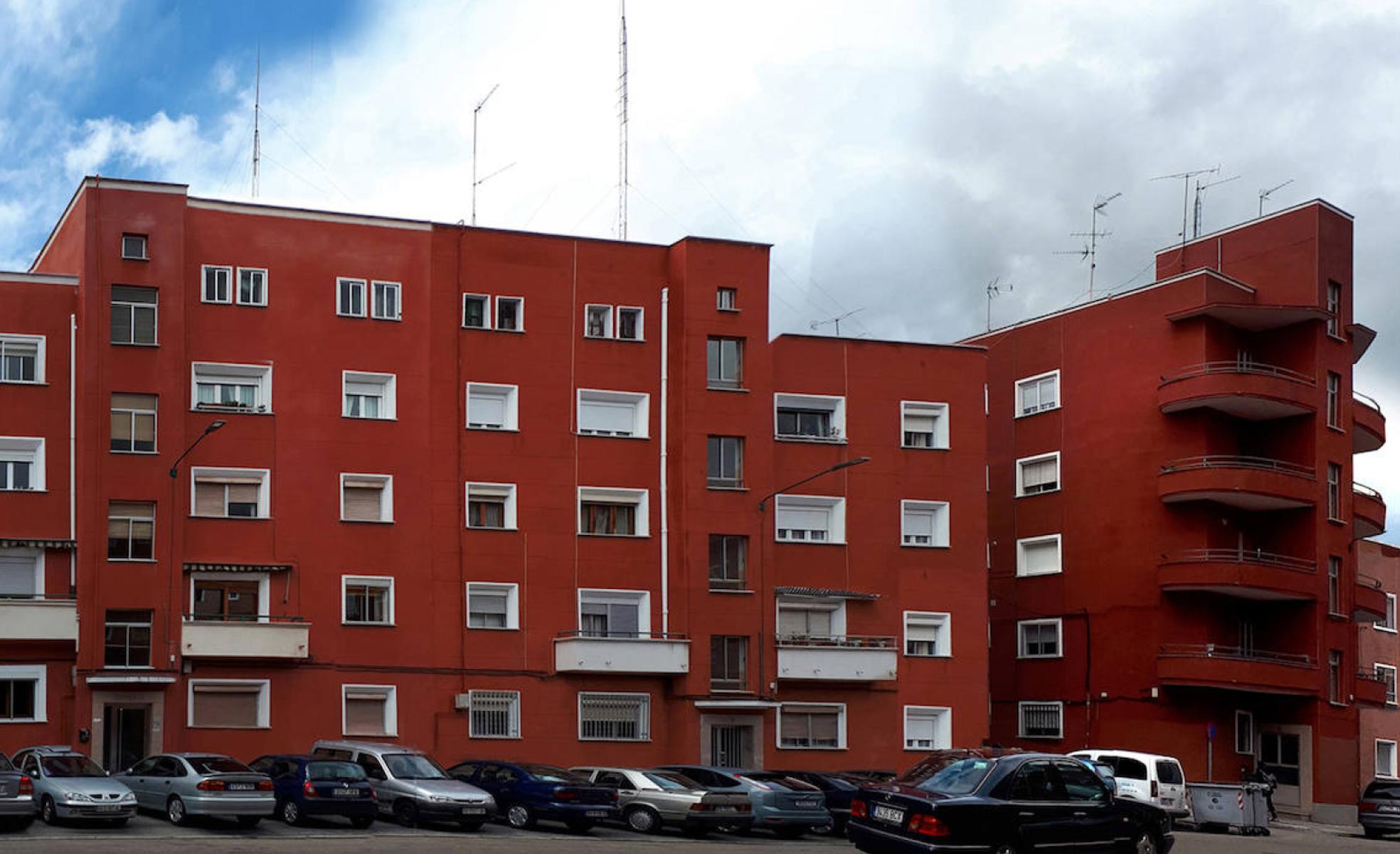 Bloque de pisos construido para la Obra del Hogar-Sindicalista entre los años 1937 y 1938, 