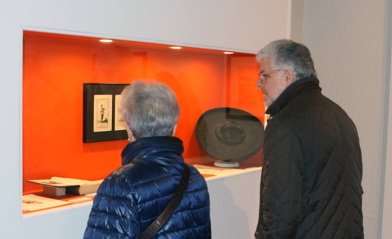 Exposición de trajes segovianos en el Torreón de Lozoya. 