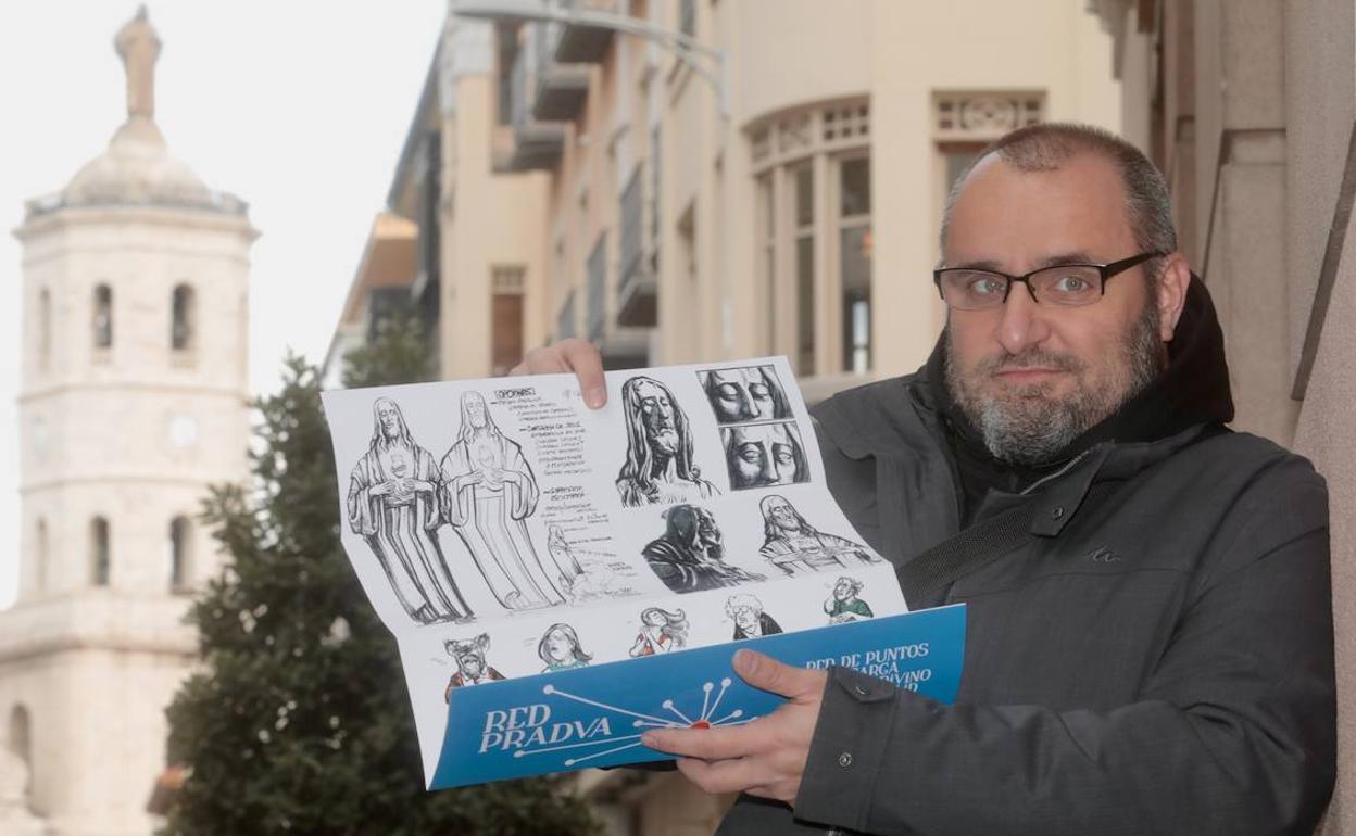 Jorge Consuegra, con el folleto que forma parte de su proyecto. 