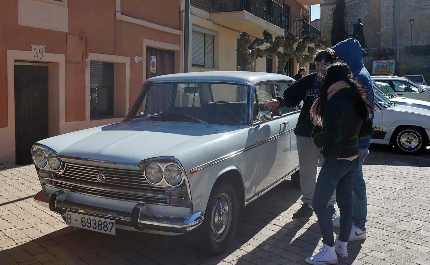 Coches clásicos en Villamuriel de Cerrato