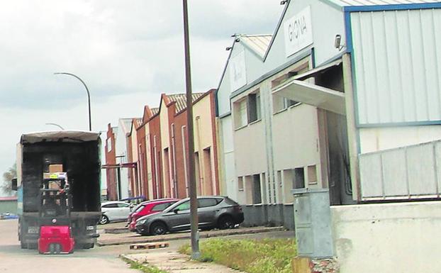 Calle del área industrial Prado Vega, en el municipio de Cuéllar. 