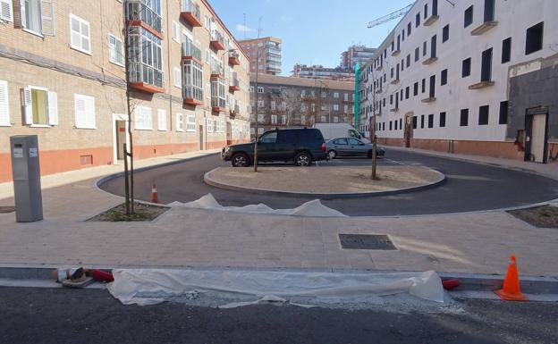 Salida provisional sobre la acera por la calle Juan Sebastián Elcano hacia el paseo del Cid. 