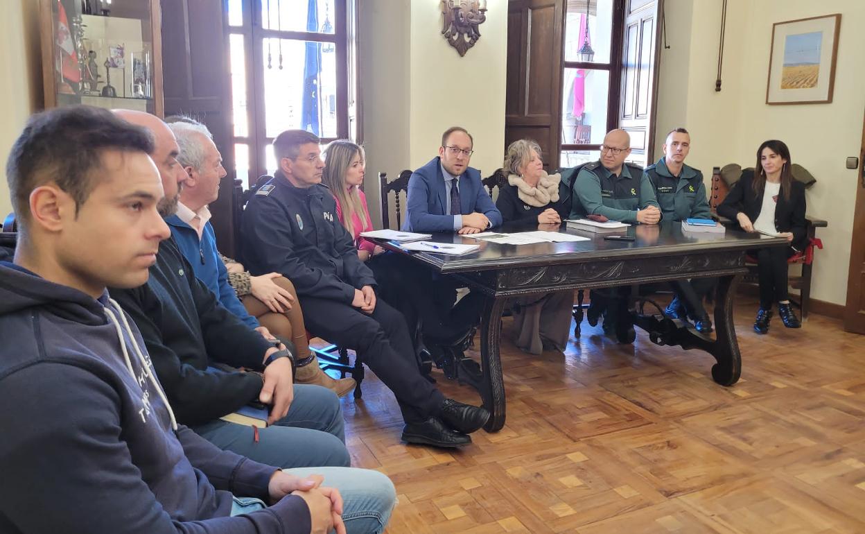 Participantes en la Junta de Seguridad Ciudadana celebrada este jueves en Ciudad Rodrigo, con motivo dle próximo Carnaval del Toro. 