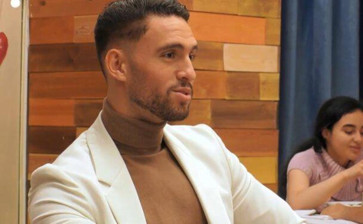 Med Ouahbi, el soltero de 'First Dates' que presume de ser su propio médico