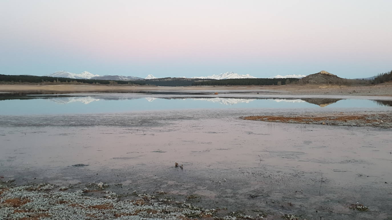 Fotos: El pantano de Aguilar, helado este viernes 10 de febrero