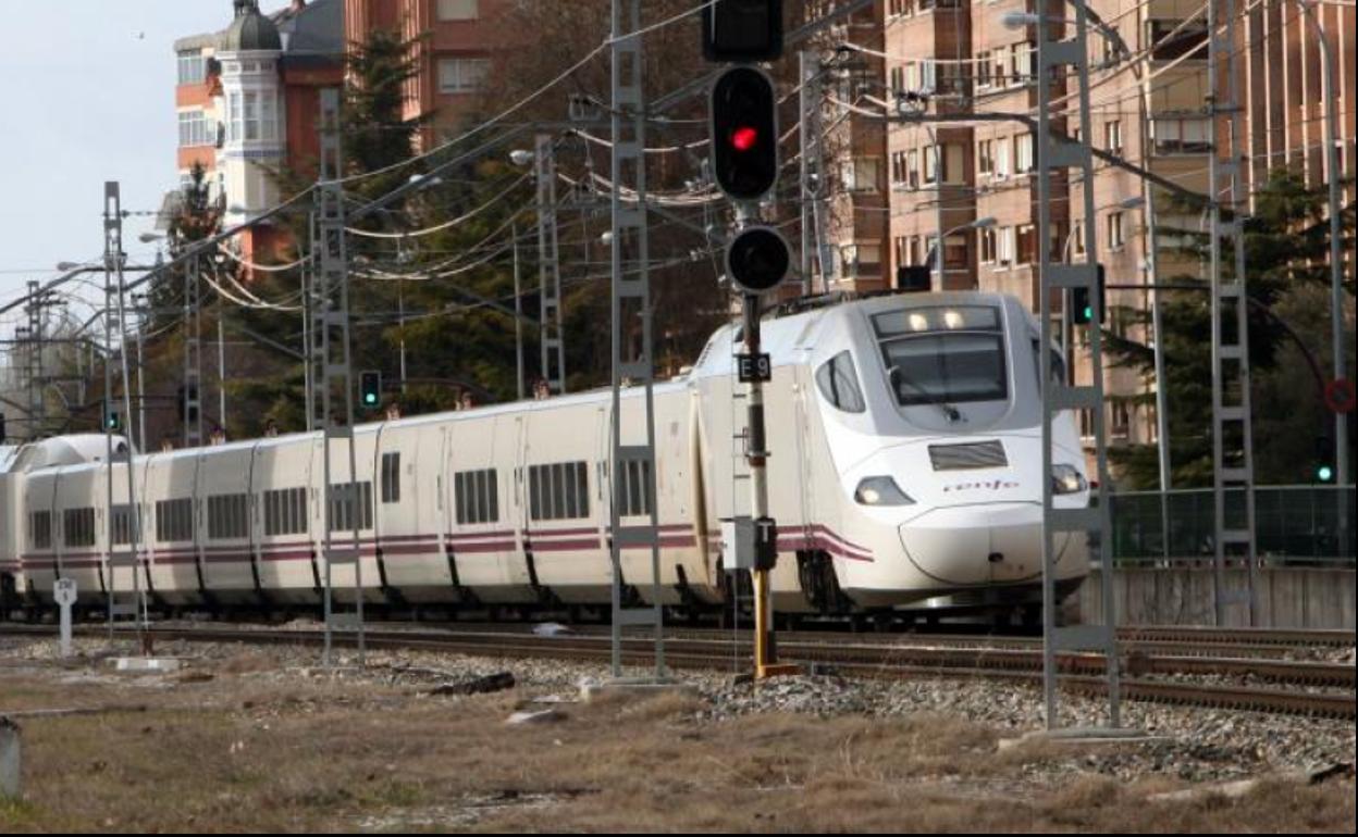 Renfe da la razón al interventor que apeó a 22 menores de un tren en Palencia