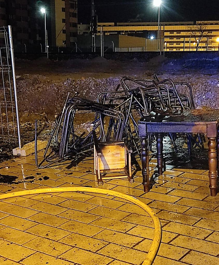 Fotos: El resultado de las llamas en el bar que se ha incendiado en un barrio de Valladolid