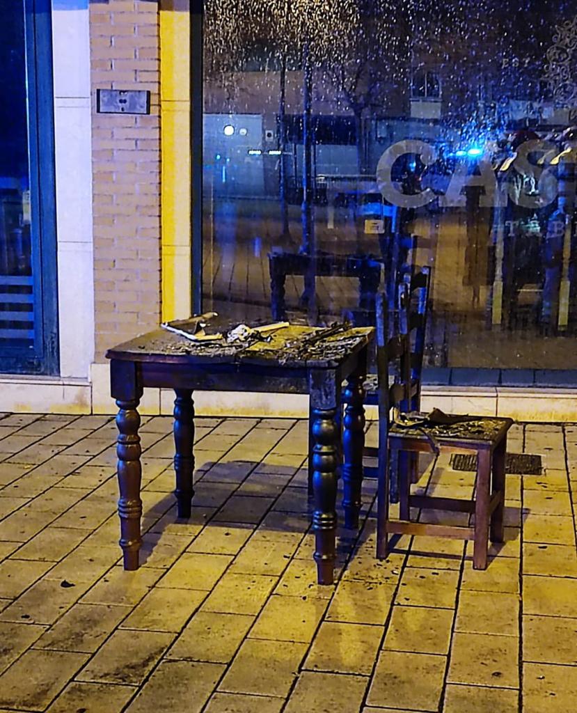 Fotos: El resultado de las llamas en el bar que se ha incendiado en un barrio de Valladolid