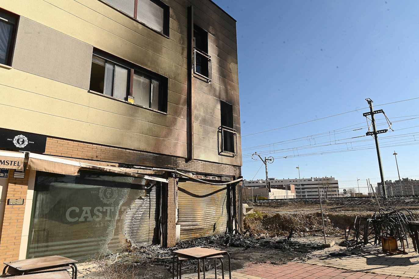 Fotos: El resultado de las llamas en el bar que se ha incendiado en un barrio de Valladolid