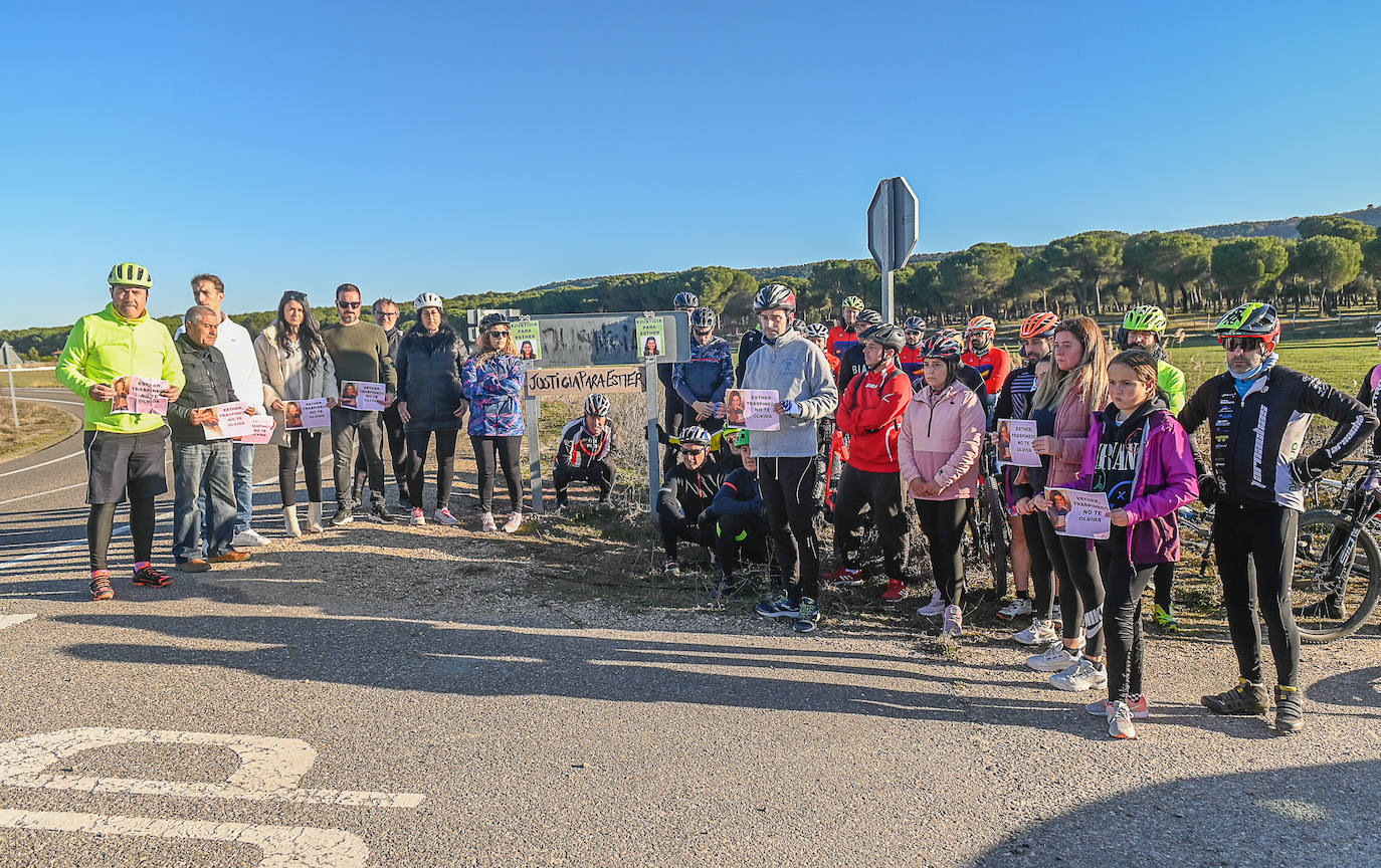 Fotos: Traspinedo se monta en bici para recordar a Esther López un año después