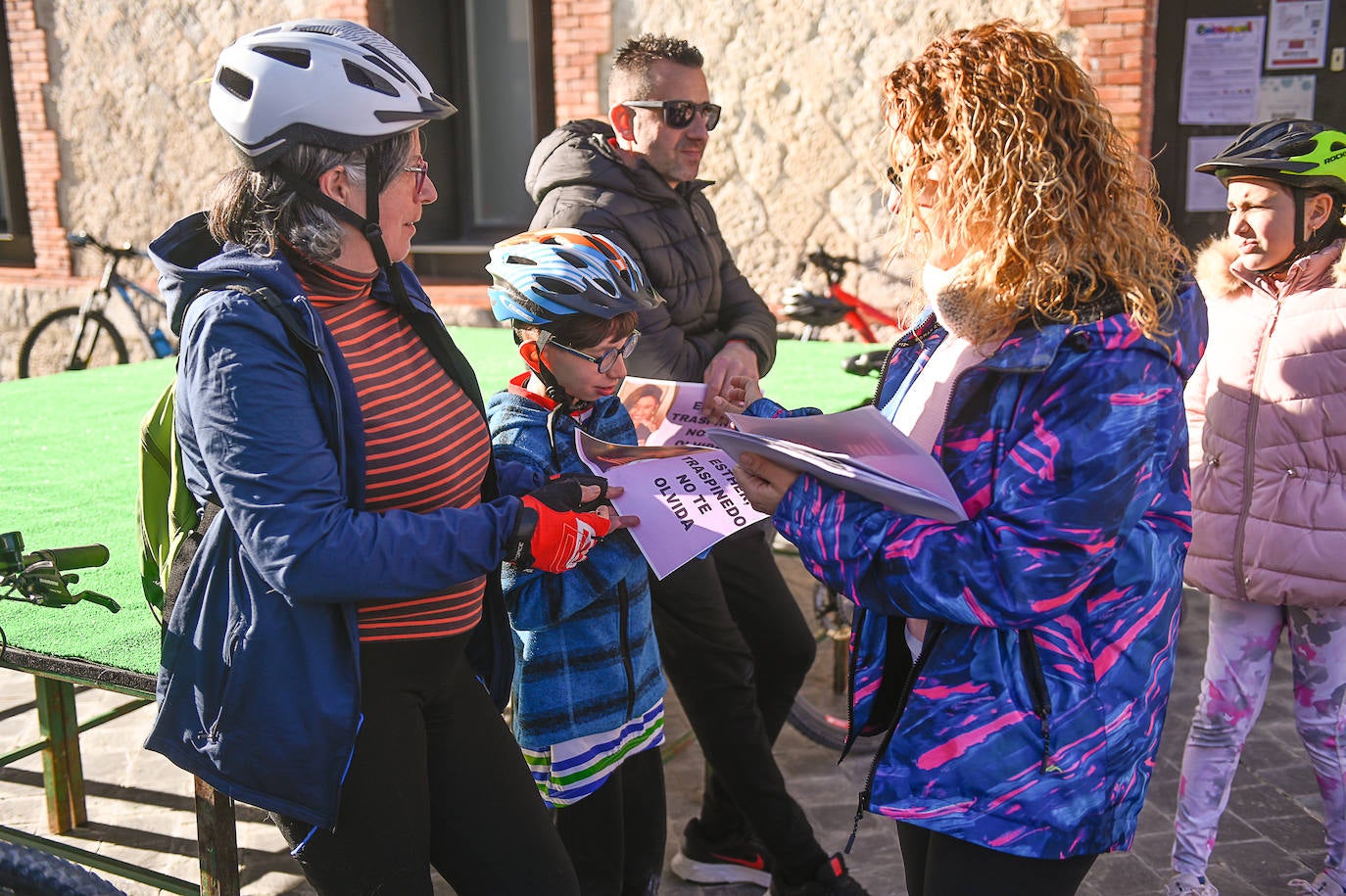 Fotos: Traspinedo se monta en bici para recordar a Esther López un año después