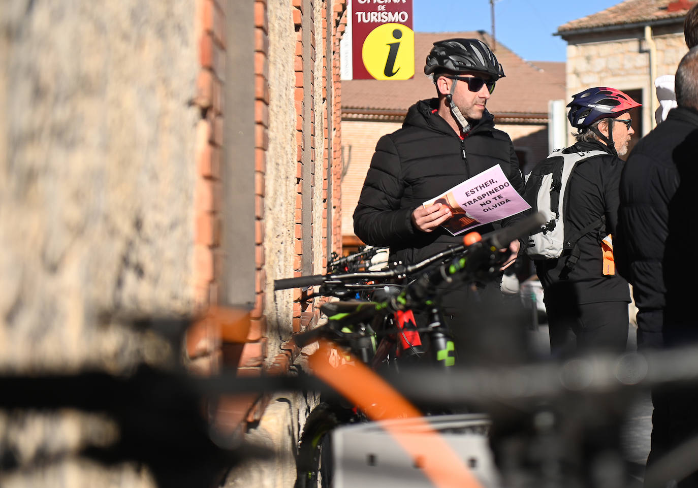 Fotos: Traspinedo se monta en bici para recordar a Esther López un año después