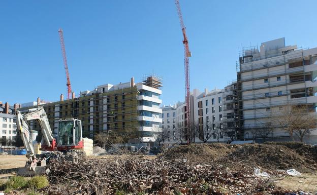 Dos de las ocho promociones en construcción en Villa de Prado.