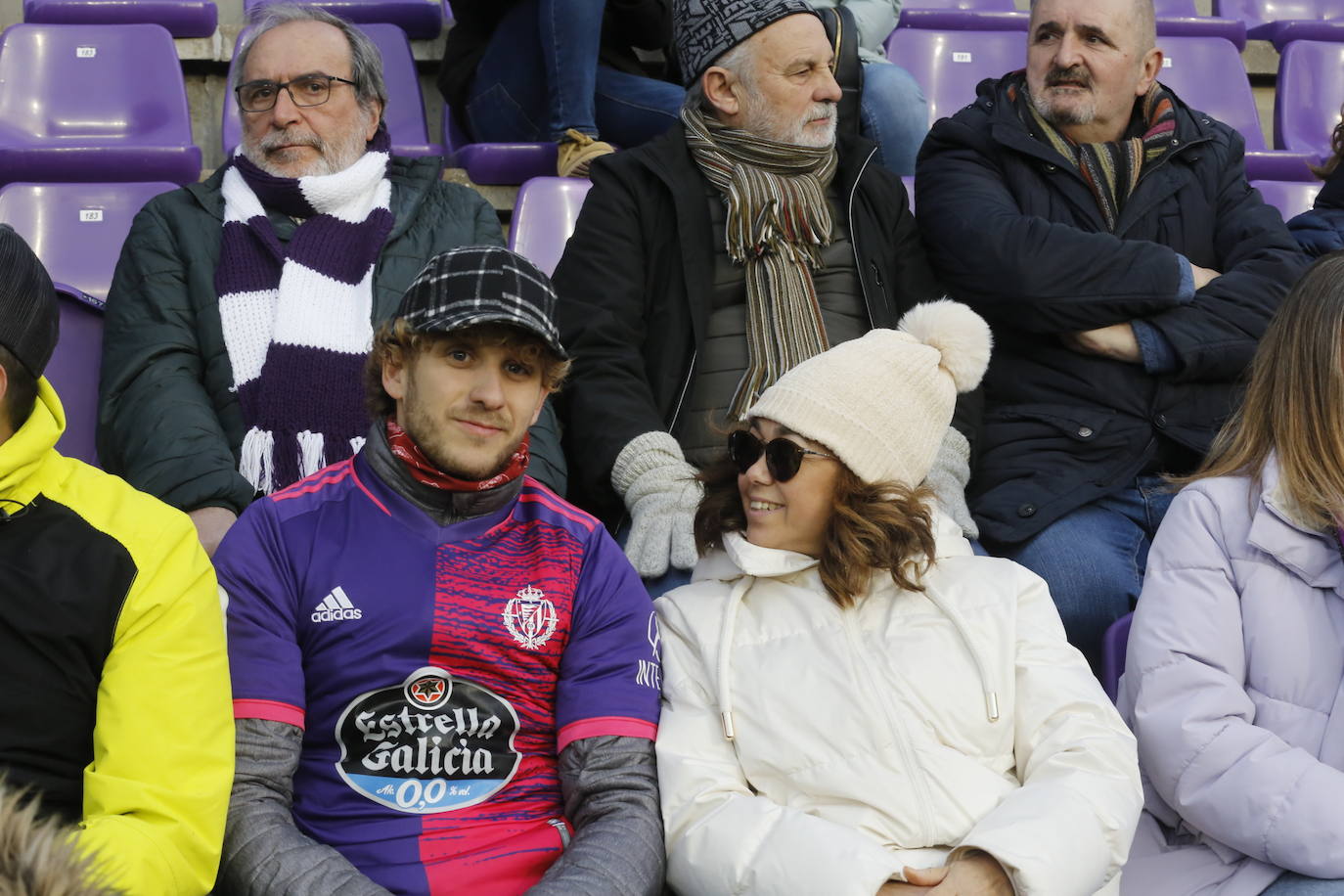 Fotos: Búscate en la grada del partido del Real Valladolid ante Osasuna (1/5)