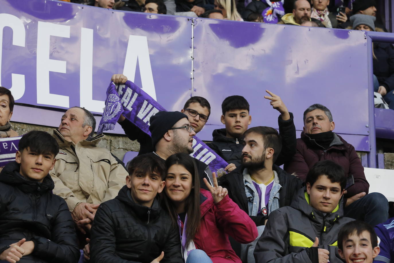 Fotos: Búscate en la grada del partido del Real Valladolid ante Osasuna (4/5)