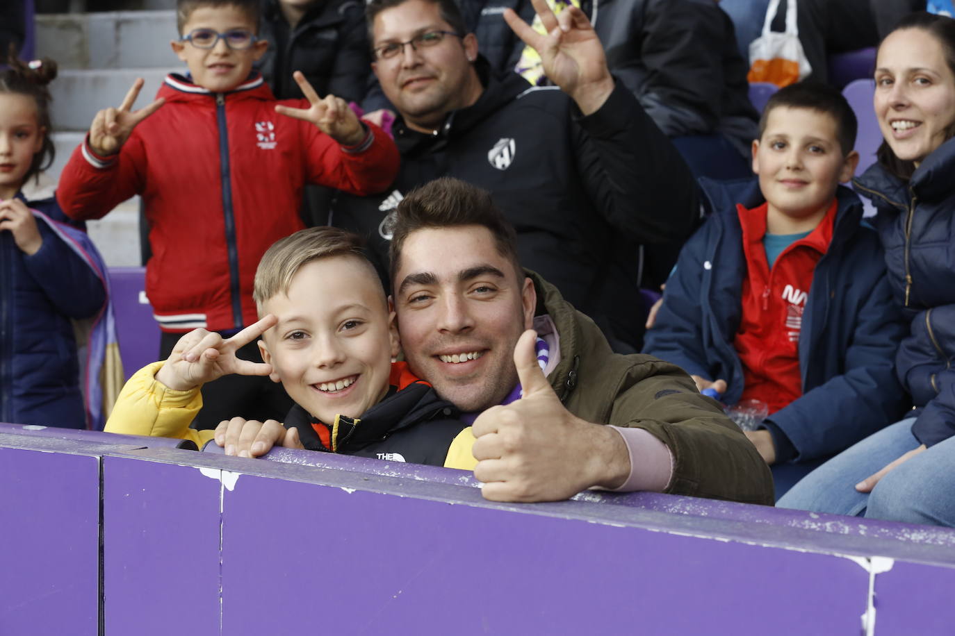 Fotos: Búscate en la grada del partido del Real Valladolid ante Osasuna (4/5)