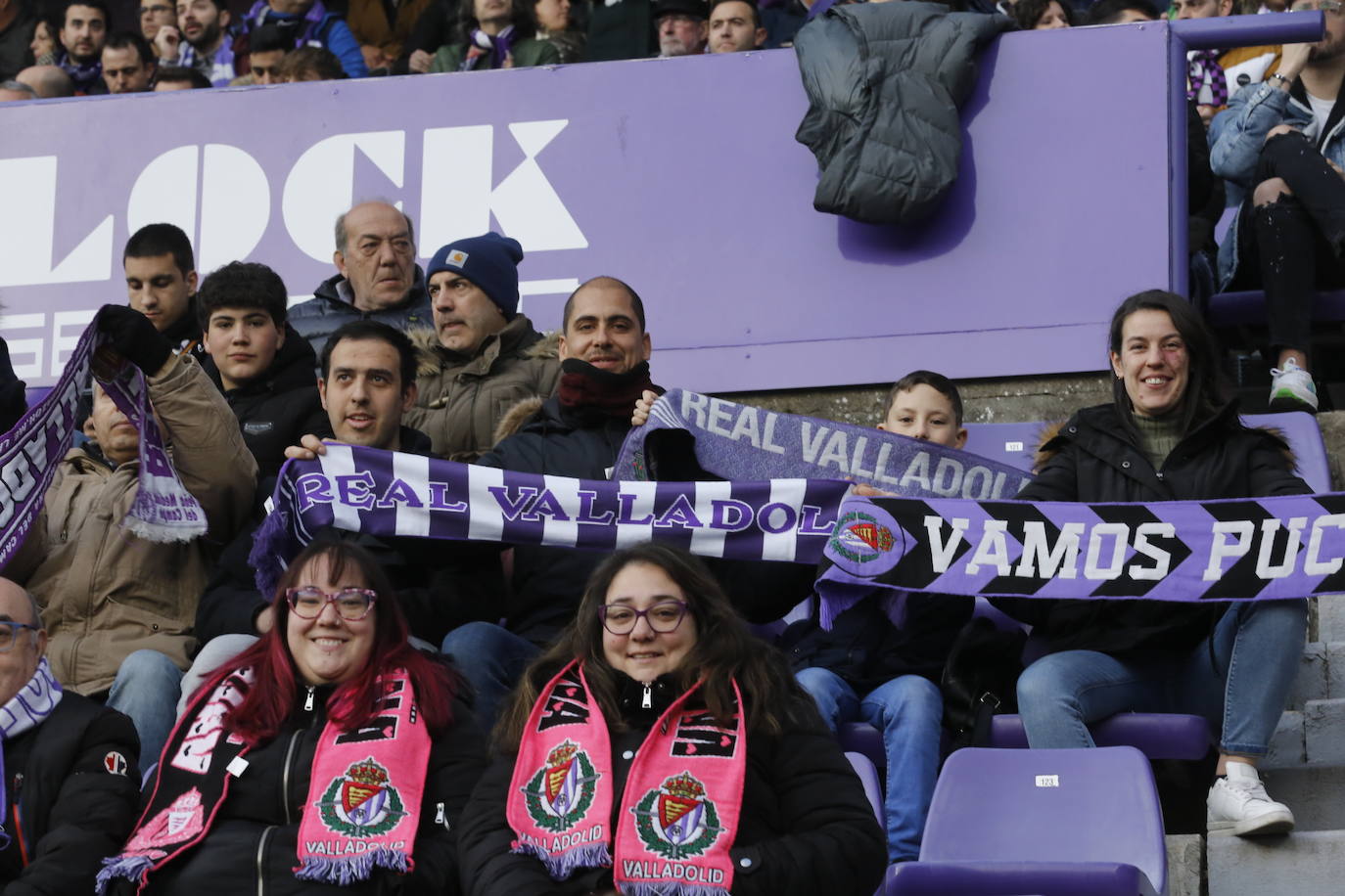 Fotos: Búscate en la grada del partido del Real Valladolid ante Osasuna (4/5)