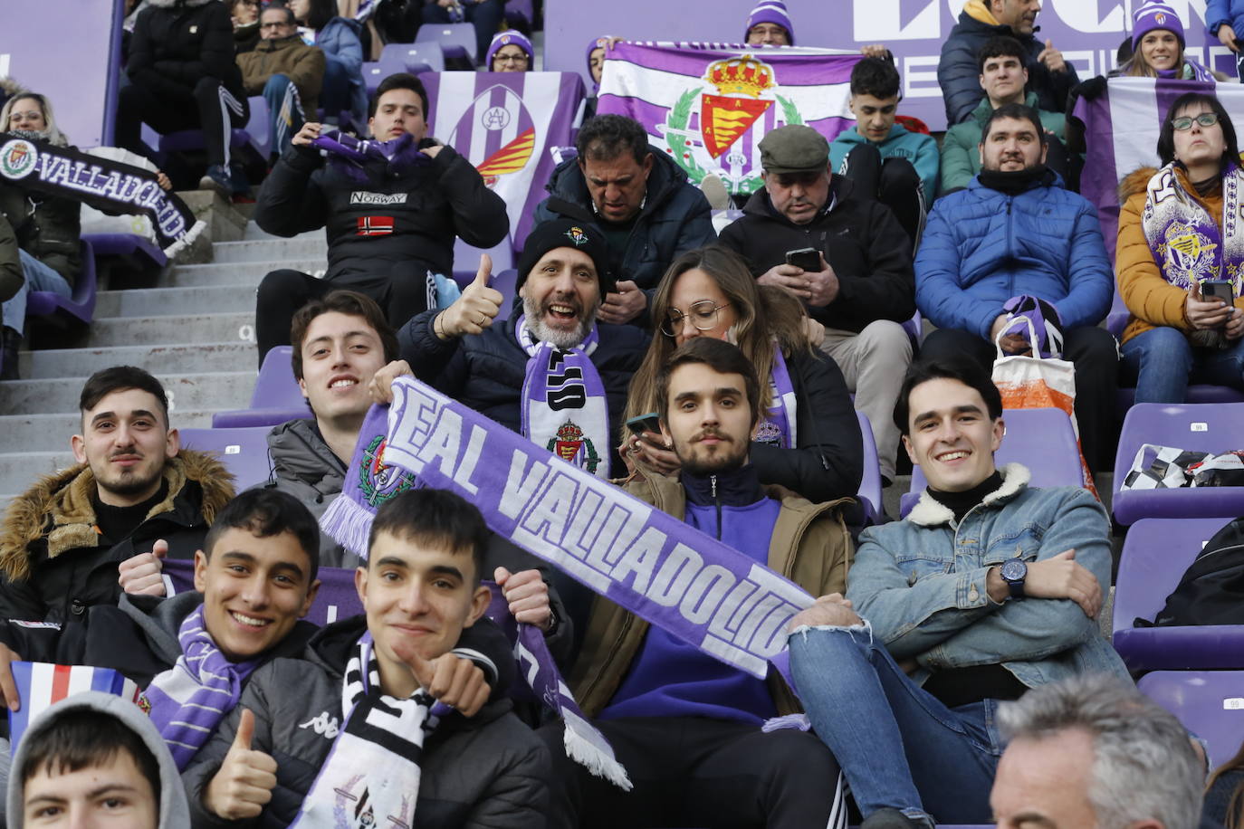 Fotos: Búscate en la grada del partido del Real Valladolid ante Osasuna (4/5)