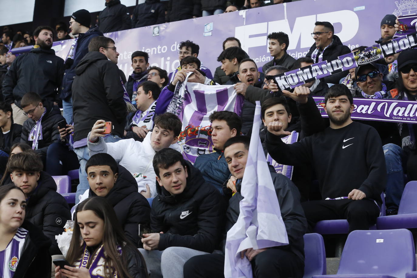 Fotos: Búscate en la grada del partido del Real Valladolid ante Osasuna (4/5)