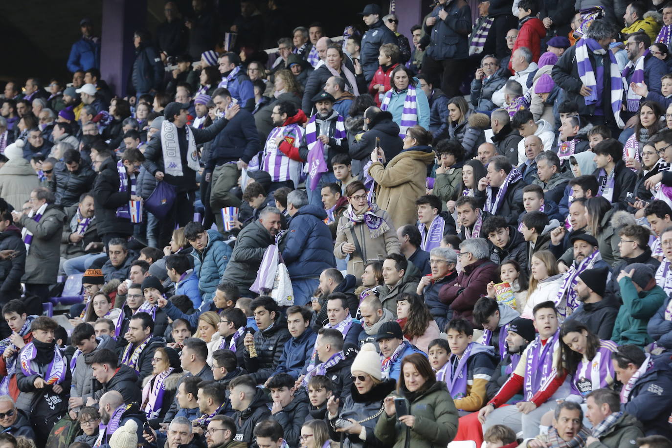 Fotos: Búscate en la grada del partido del Real Valladolid ante Osasuna (5/5)