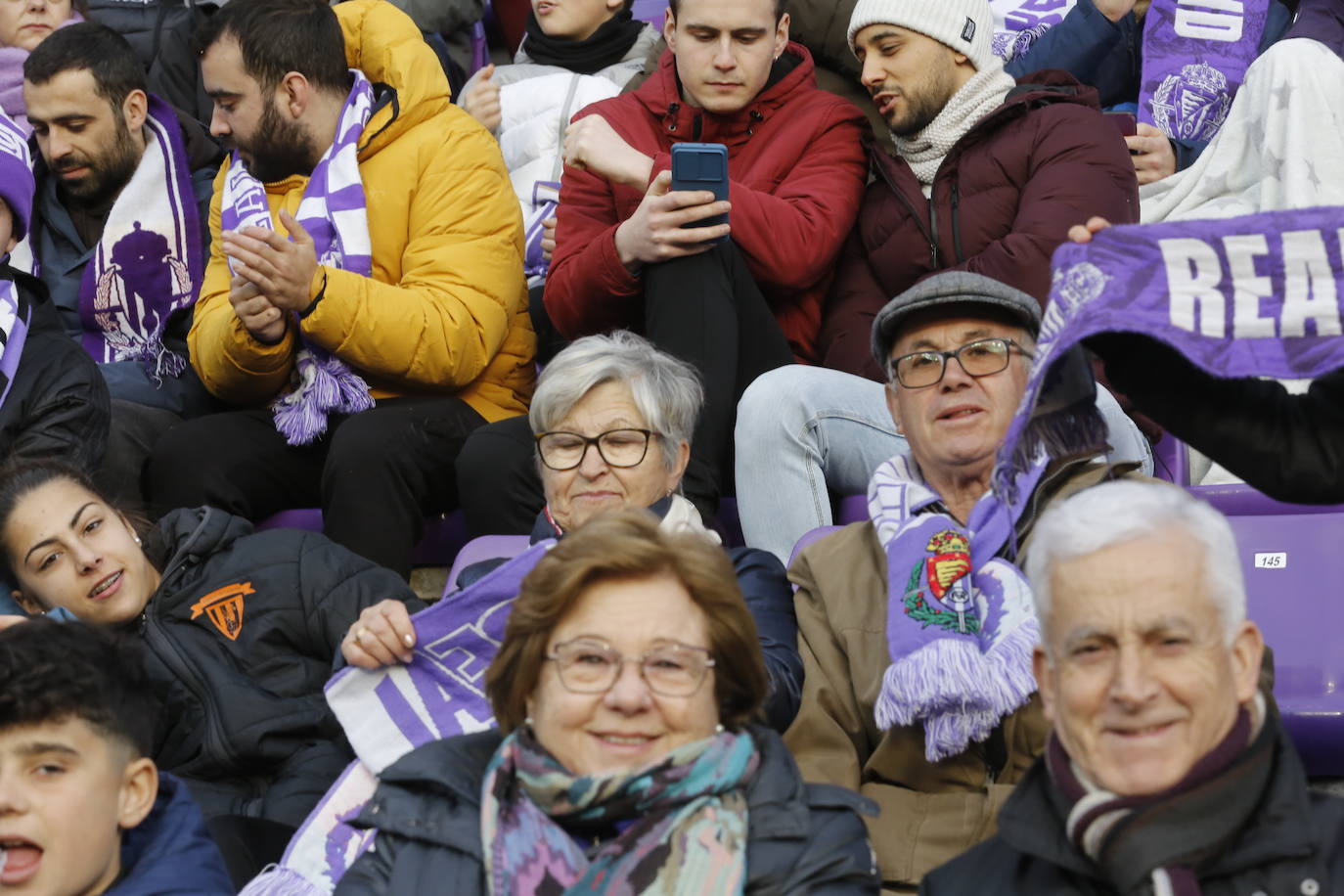 Fotos: Búscate en la grada del partido del Real Valladolid ante Osasuna (1/5)