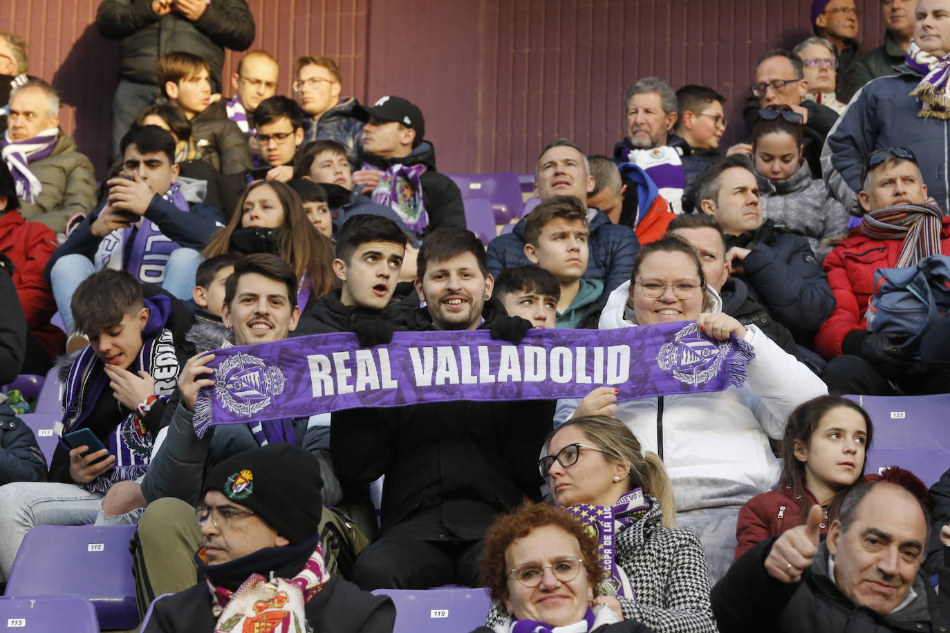 Fotos: Búscate en la grada del partido del Real Valladolid ante Osasuna (1/5)