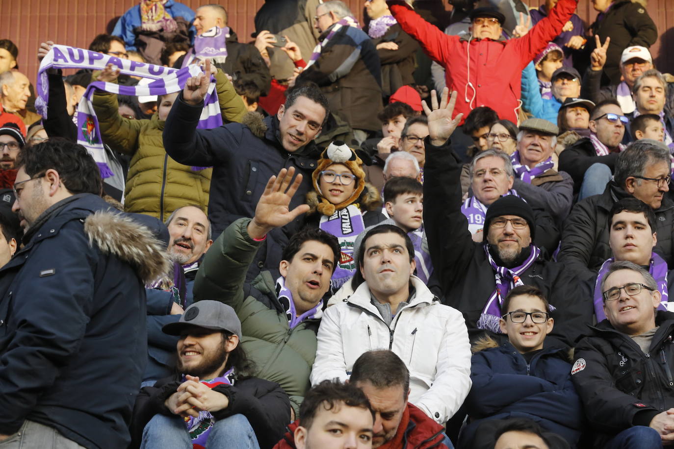 Fotos: Búscate en la grada del partido del Real Valladolid ante Osasuna (2/5)