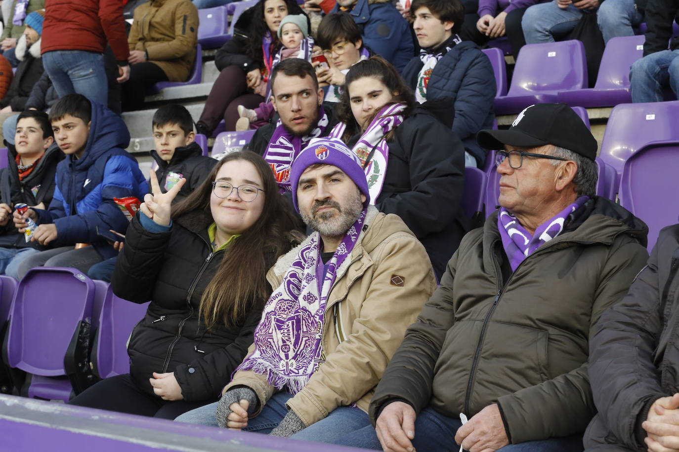 Fotos: Búscate en la grada del partido del Real Valladolid ante Osasuna (2/5)