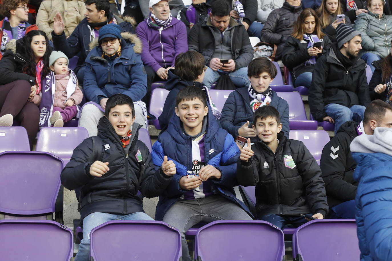 Fotos: Búscate en la grada del partido del Real Valladolid ante Osasuna (2/5)