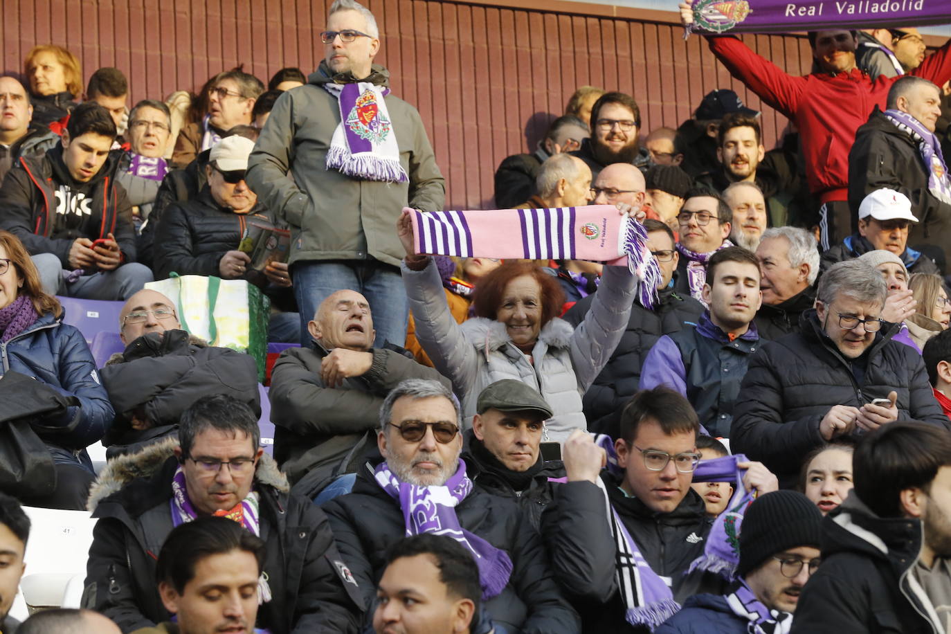 Fotos: Búscate en la grada del partido del Real Valladolid ante Osasuna (2/5)