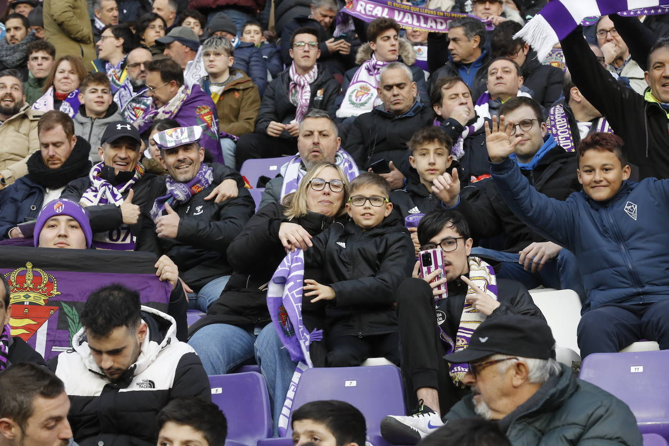 Fotos: Búscate en la grada del partido del Real Valladolid ante Osasuna (2/5)