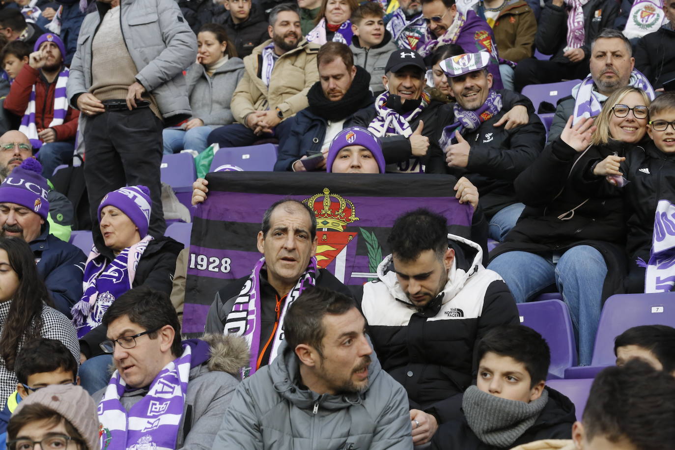 Fotos: Búscate en la grada del partido del Real Valladolid ante Osasuna (2/5)