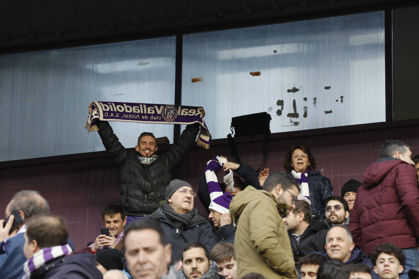 Fotos: Búscate en la grada del partido del Real Valladolid ante Osasuna (2/5)