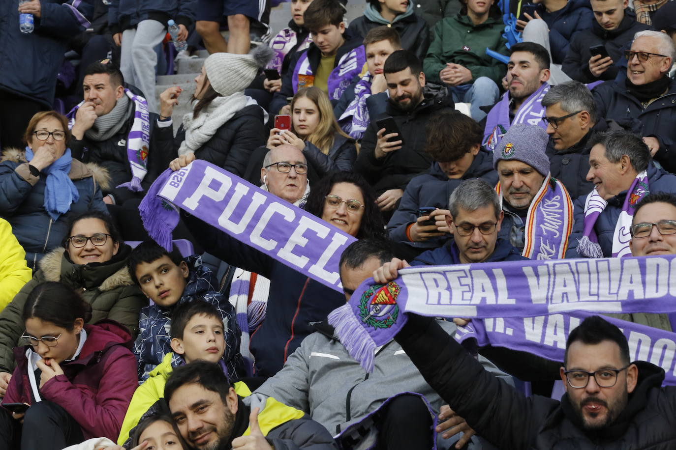 Fotos: Búscate en la grada del partido del Real Valladolid ante Osasuna (2/5)