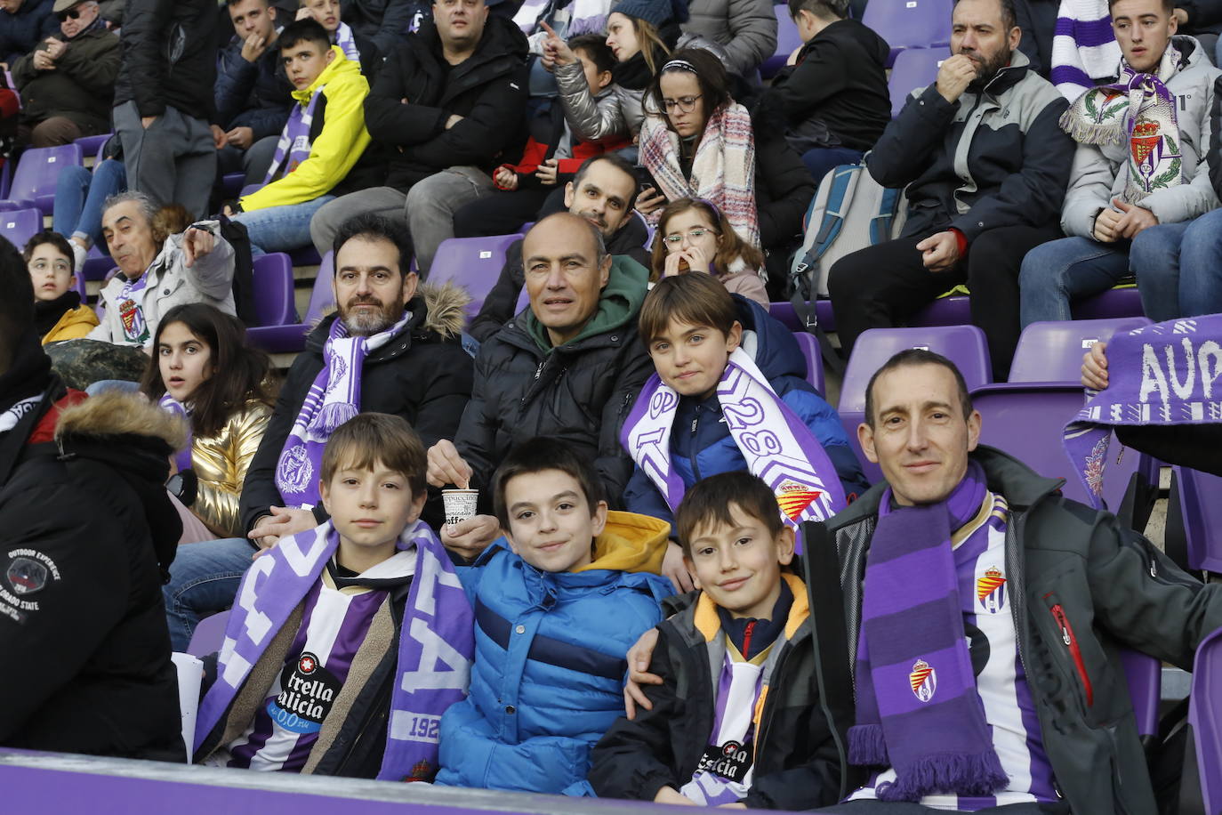 Fotos: Búscate en la grada del partido del Real Valladolid ante Osasuna (3/5)