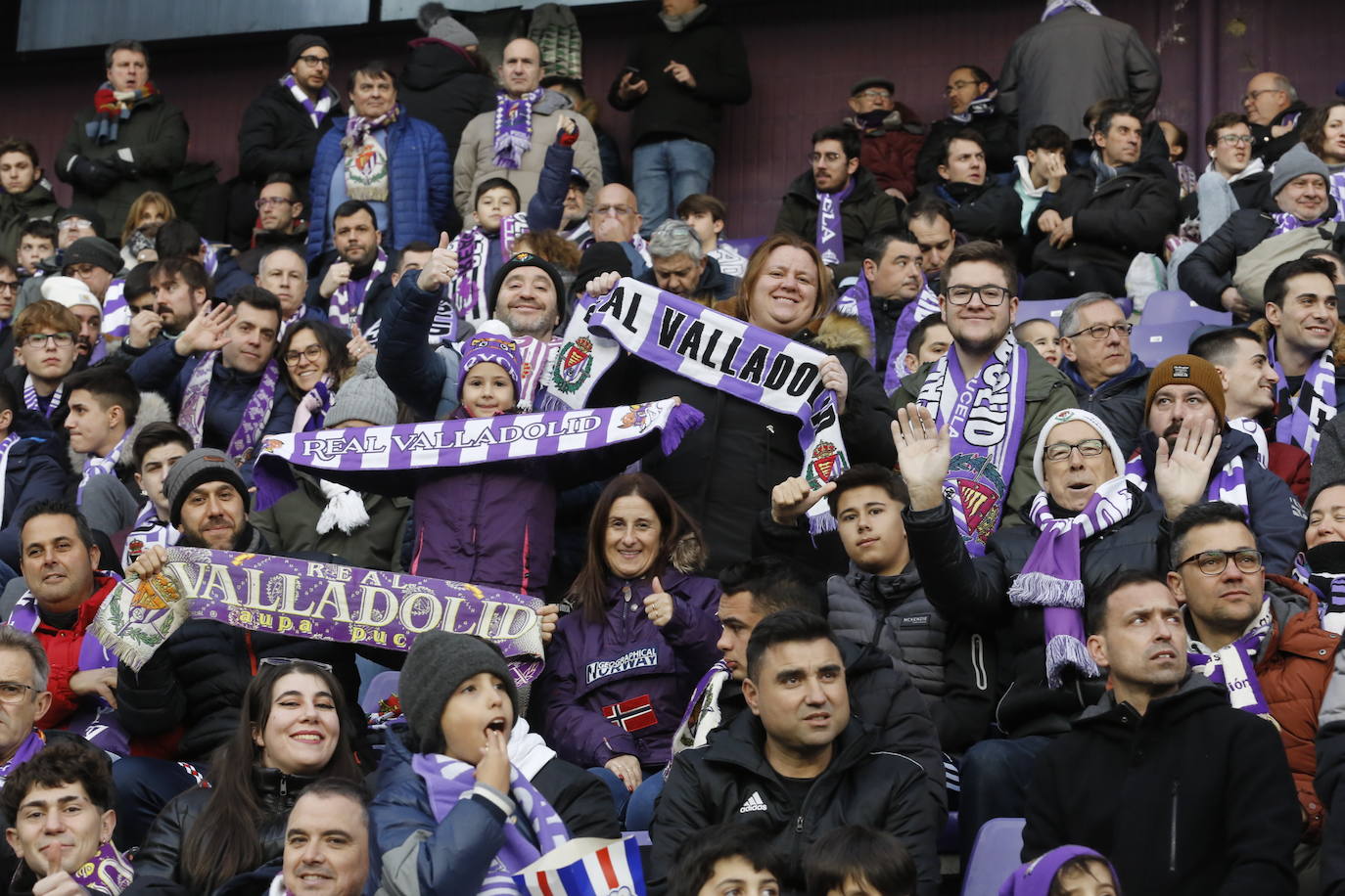 Fotos: Búscate en la grada del partido del Real Valladolid ante Osasuna (3/5)