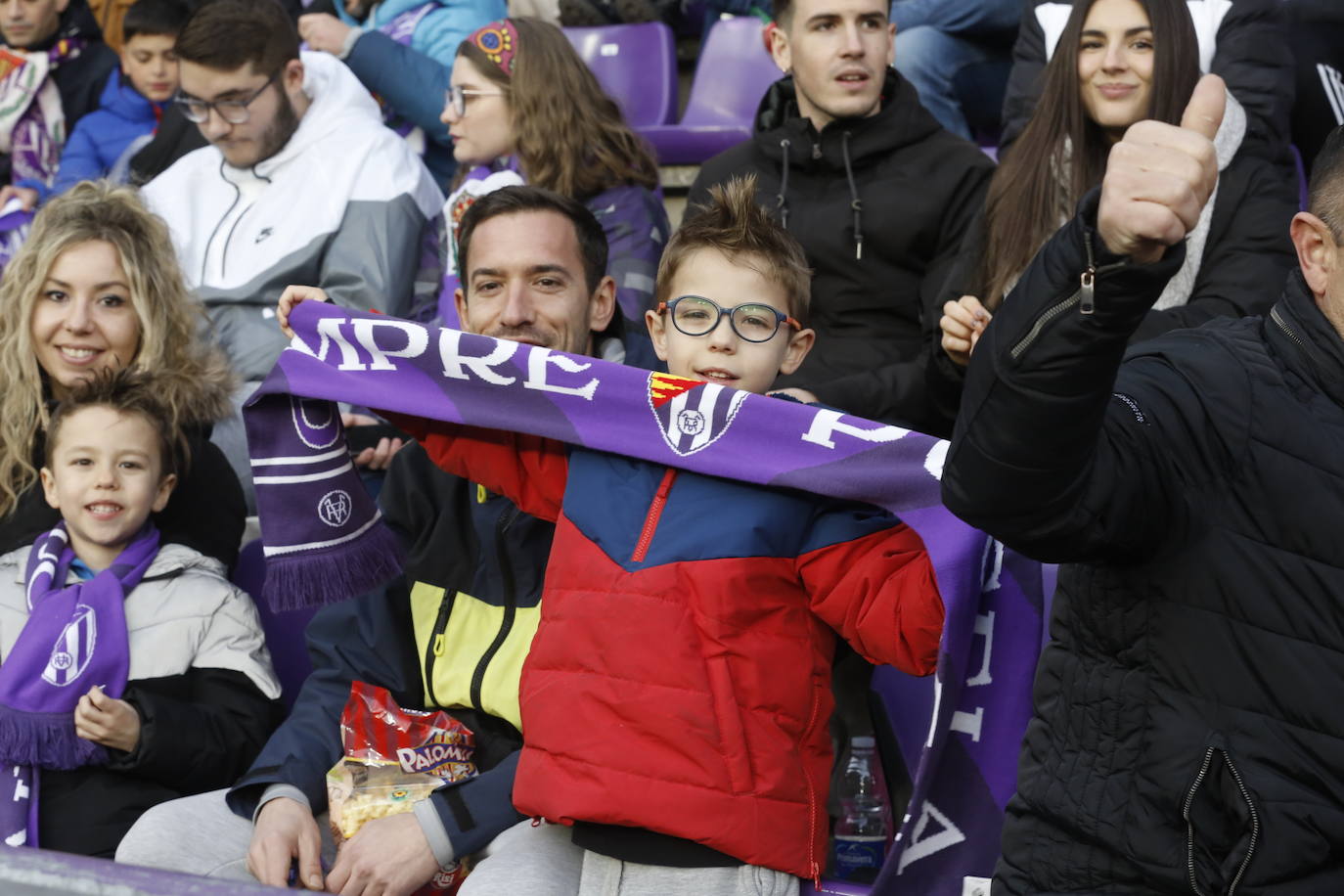 Fotos: Búscate en la grada del partido del Real Valladolid ante Osasuna (3/5)