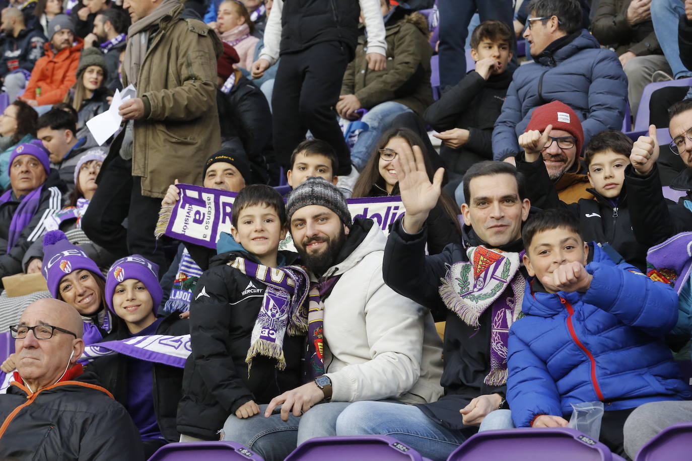 Fotos: Búscate en la grada del partido del Real Valladolid ante Osasuna (3/5)