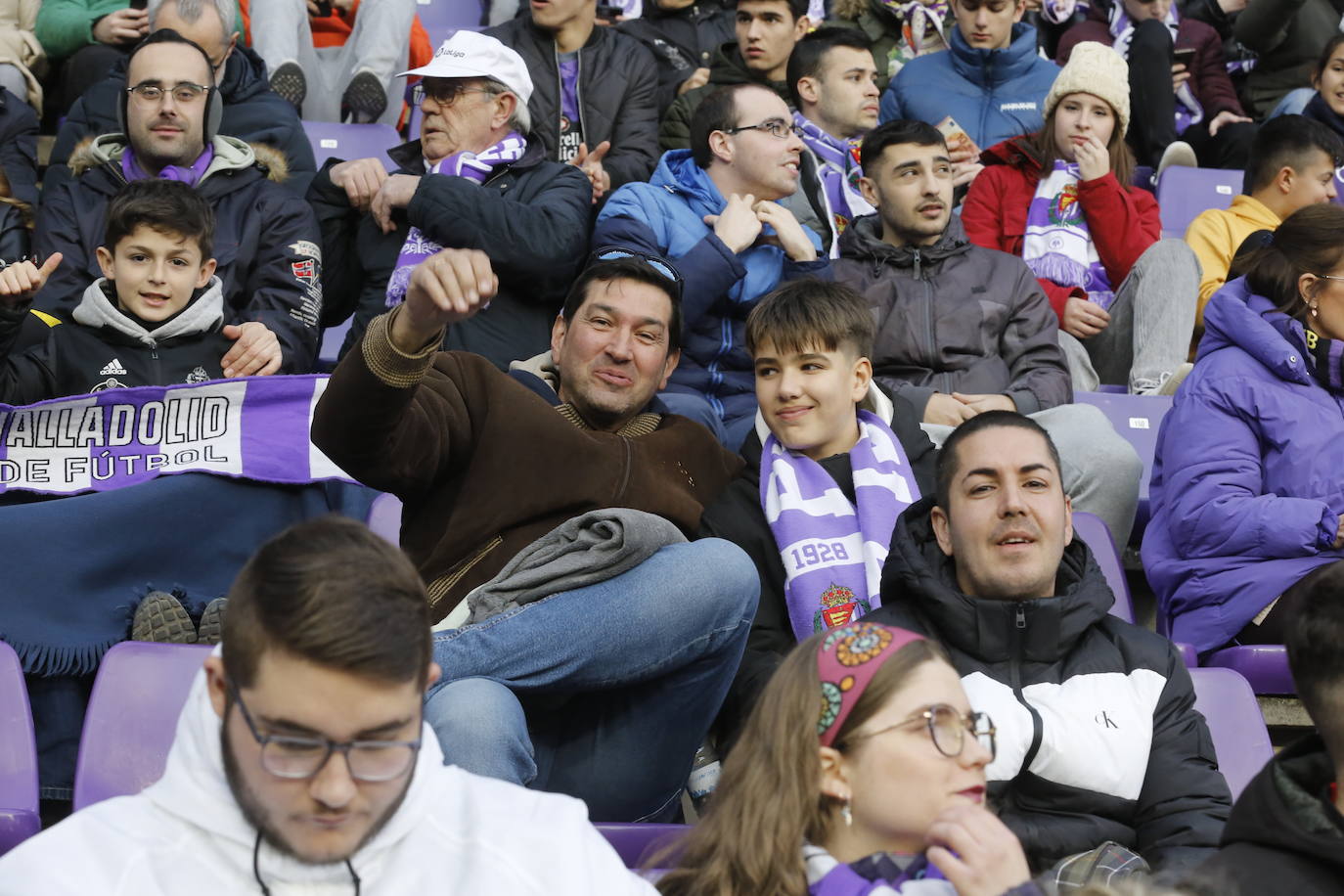 Fotos: Búscate en la grada del partido del Real Valladolid ante Osasuna (3/5)