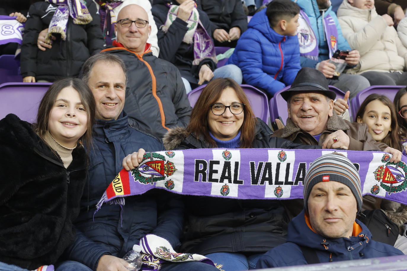 Fotos: Búscate en la grada del partido del Real Valladolid ante Osasuna (4/5)