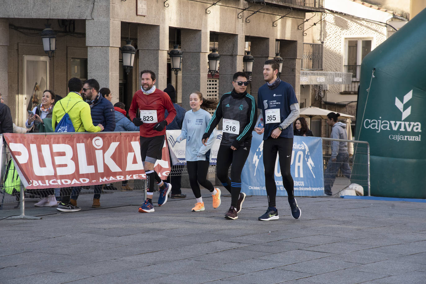 Álvaro Conde ha sido el primero en cruzar la línea de meta situada en el Azoguejo de Segovia. 