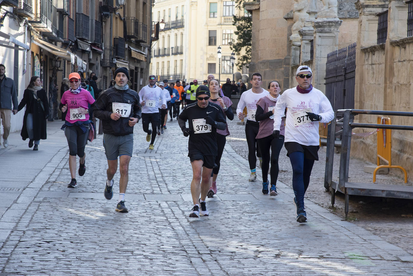 Álvaro Conde ha sido el primero en cruzar la línea de meta situada en el Azoguejo de Segovia. 