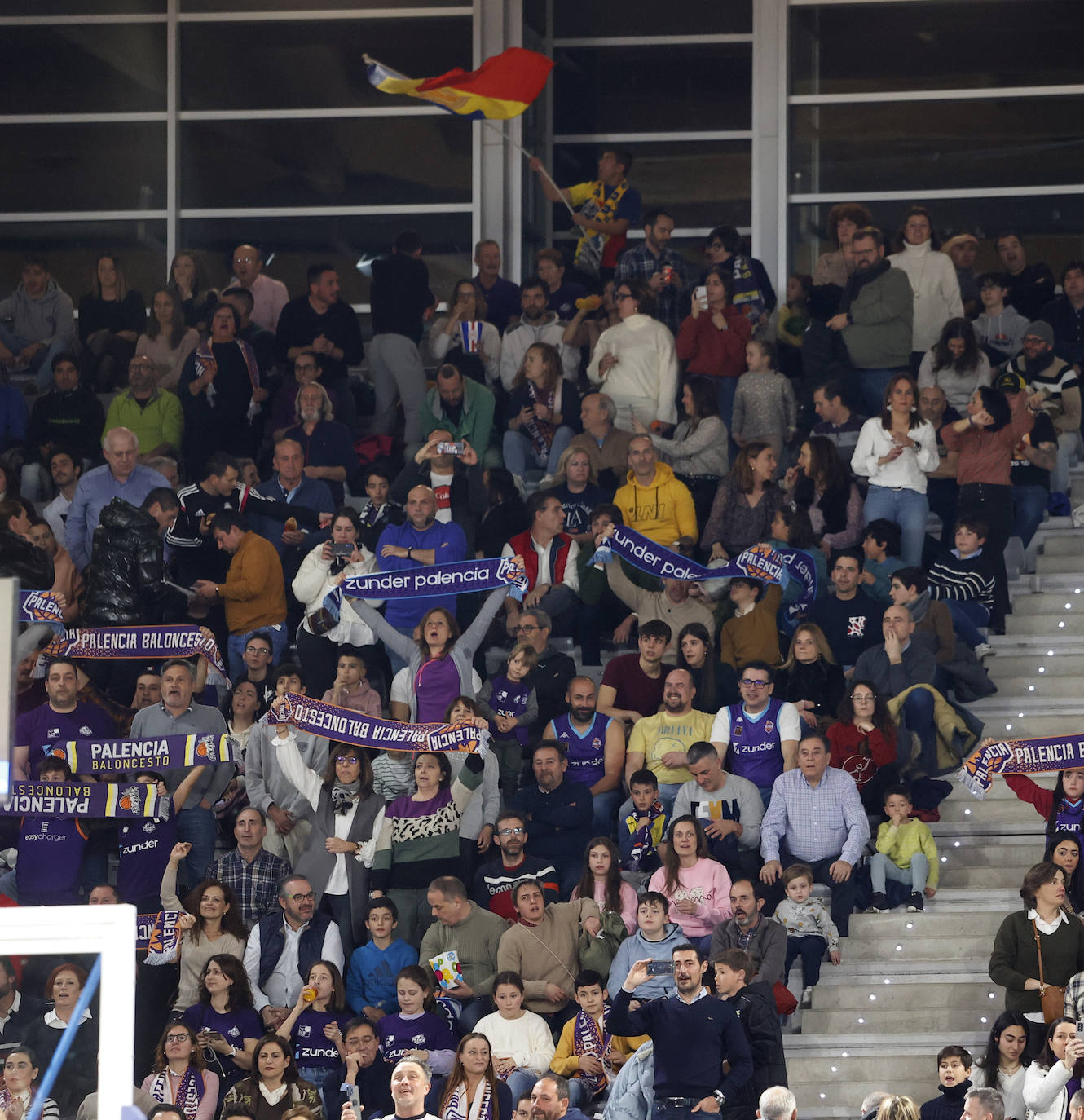 El público palentino llevó al Zunder Palencia hasta la victoria con su apoyo